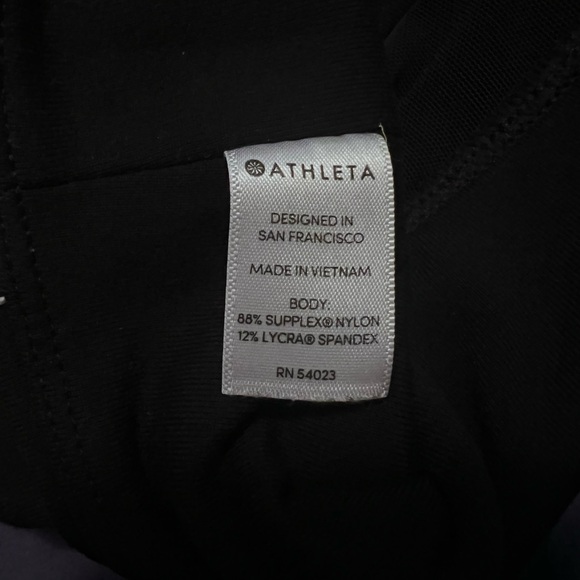 Athleta black leggings size Large w/ 2 back zip pockets - Picture 4 of 4